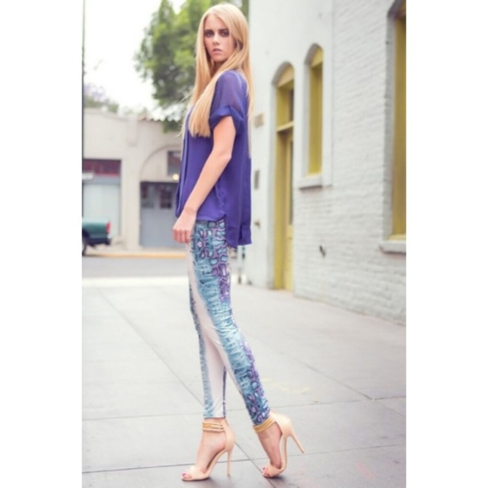 Snakeskin Print Copra Mid Rise Leggings - Picture 2 of 4